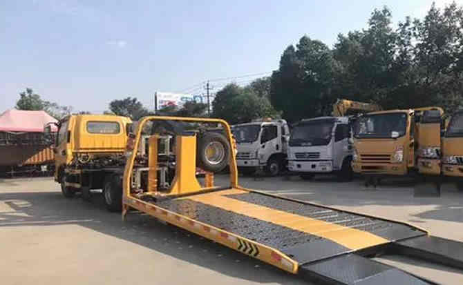 陆良汽车中途维修案例